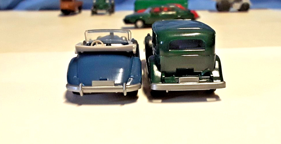 Wiking 1:87/HO Scale HORCH 850 Green & Mercedes 540 K Convertible Blue (Lot 8