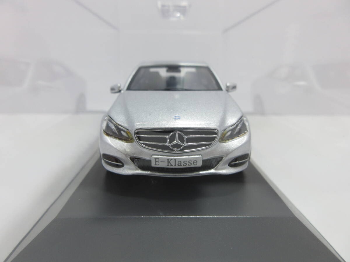 1:43 Mercedes-Benz E-Class Sedan Avantgarde W212 Late Model Iridium Silver