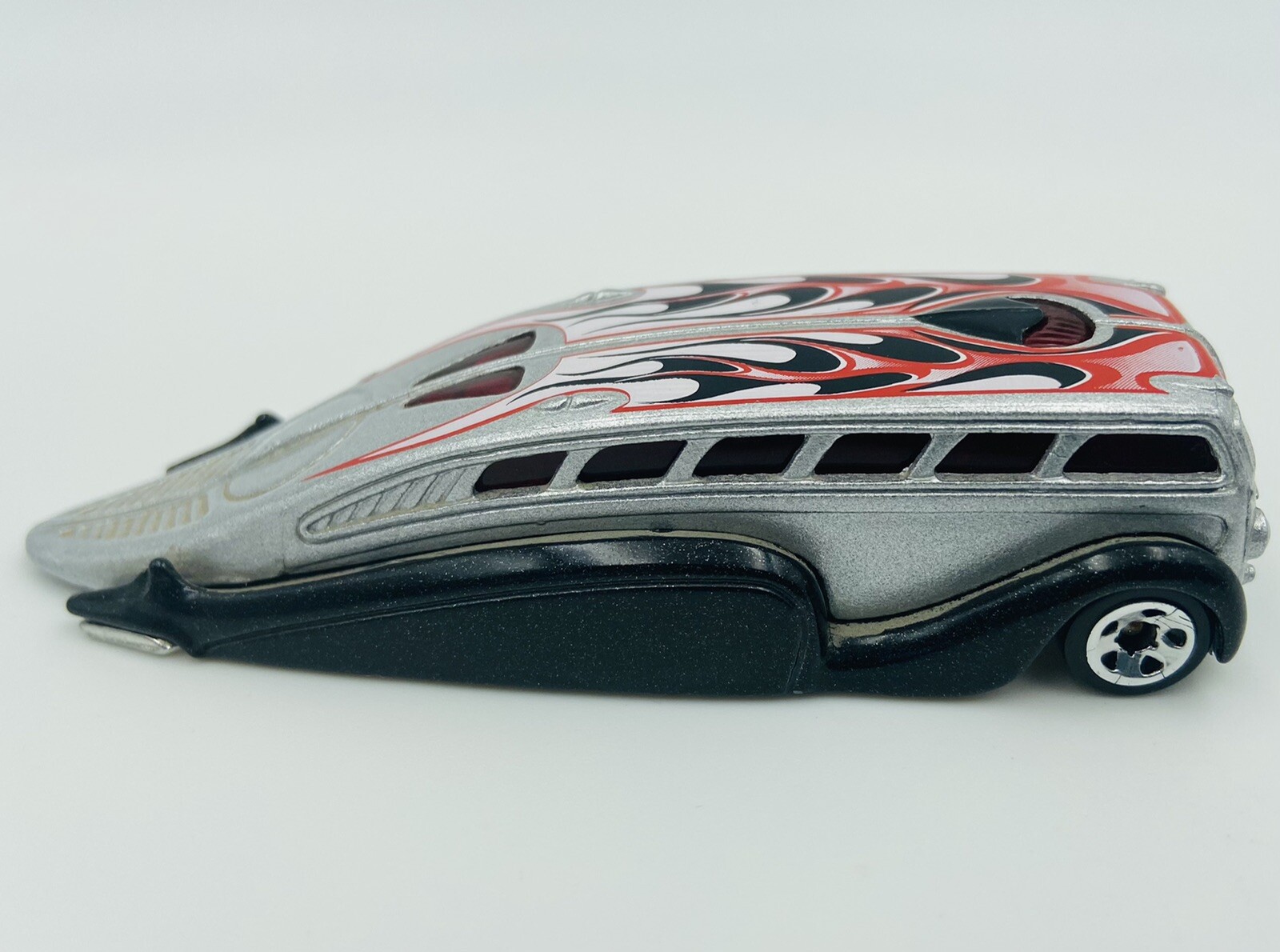 2004 Hot Wheels First Edition Crooze Low Flow 49/100 Silver Black Red White🔥🏁