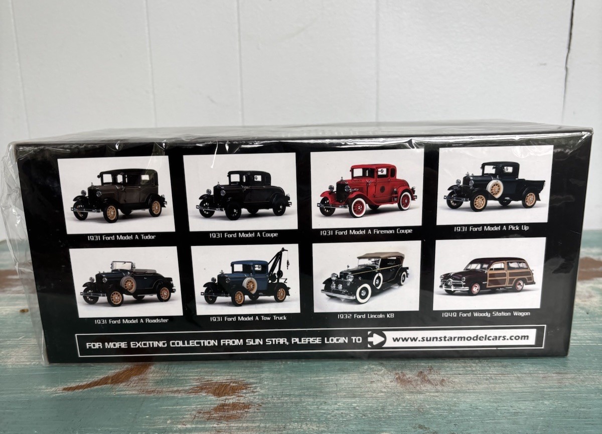 Sun Star Die Cast 1931 Ford Model A Roadster Powder Blue 1:18 – Mint