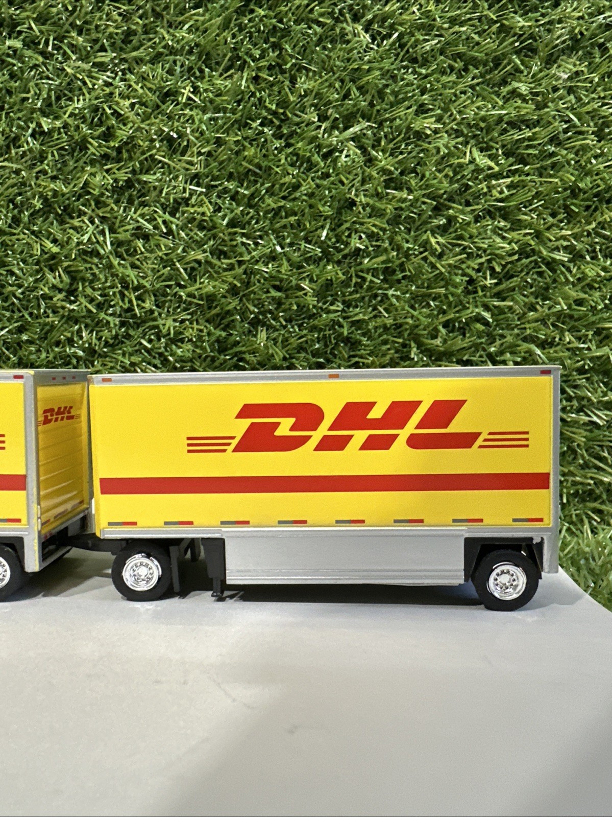 1/87 Scale Trucks N’ Stuff Freightliner Cascadia DHL With 28” DD Double SPT3120