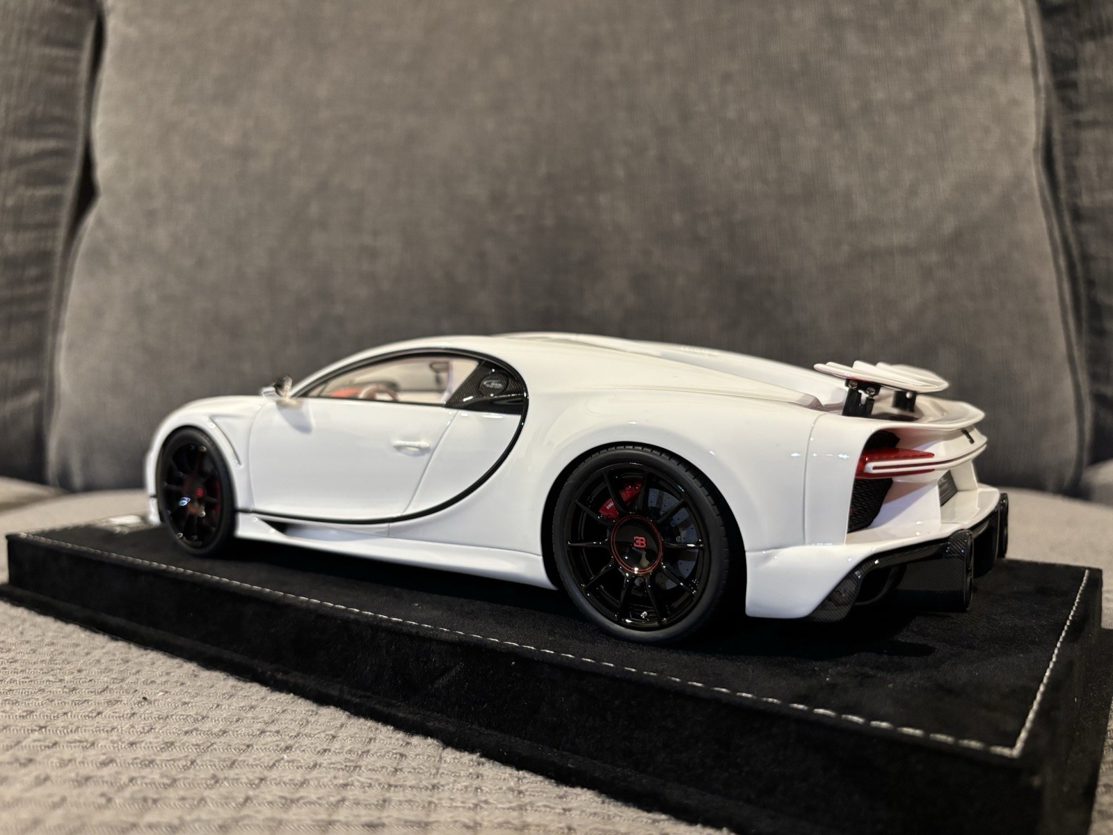 1/18 HH Henson & Heaven Bugatti Chiron Super Sport White/Red Limited 30pcs