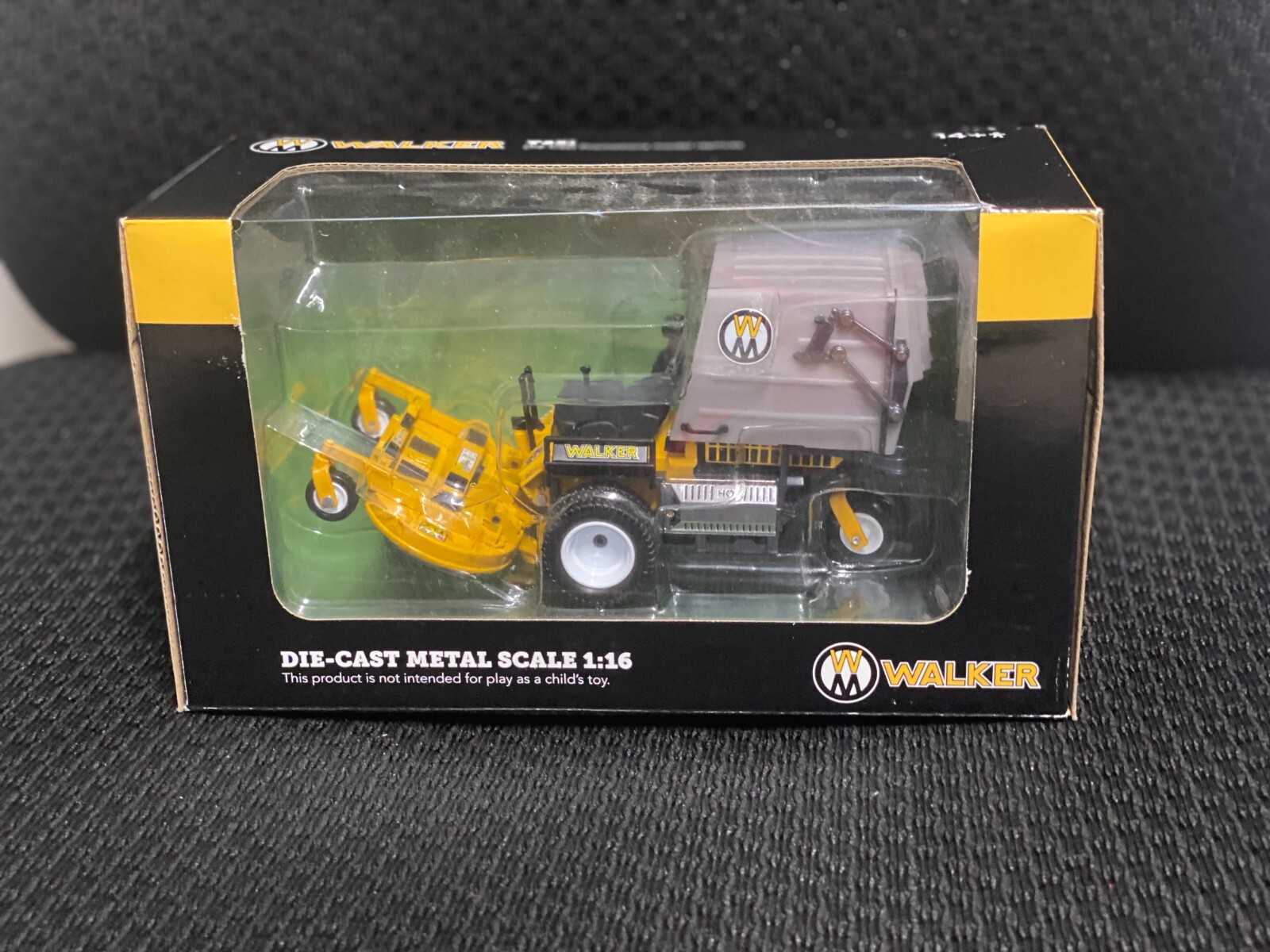 Walker Die-Cast GHS 1:16 Metal Scale Replica of the Walker T25i Zero-Turn Mower