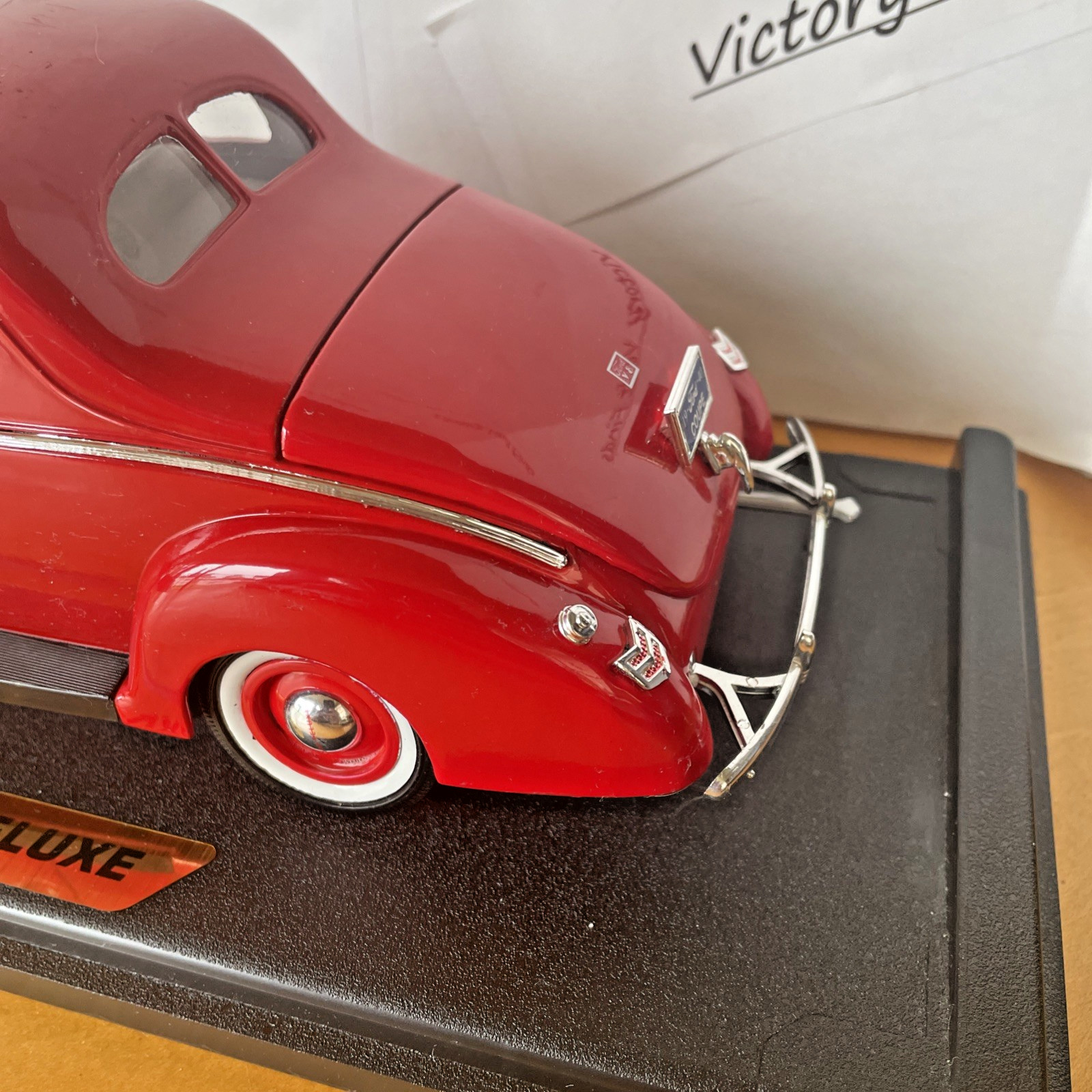 MotorMax American Classics 1940 Ford Deluxe Coupe Red 1:18 Diecast Car 73108