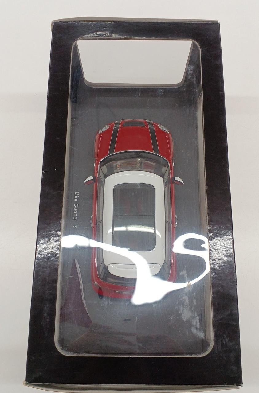 AUTOart 1/18 Mini Cooper S Red White Scale Model Car