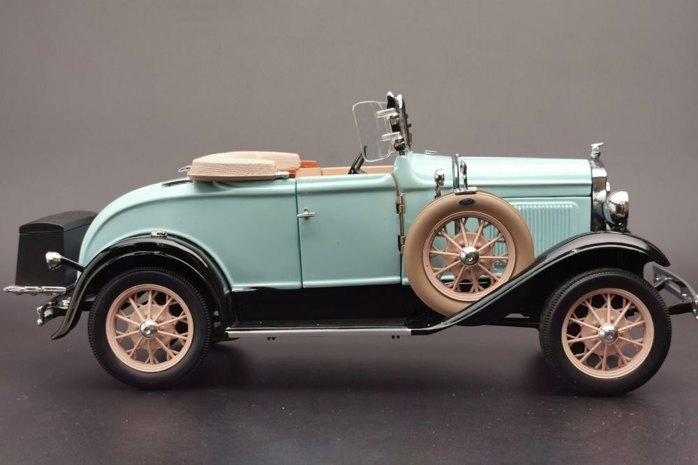 1931 FORD MODEL A ROADSTER 1/18 scale DIECAST CAR SUN STAR 6126