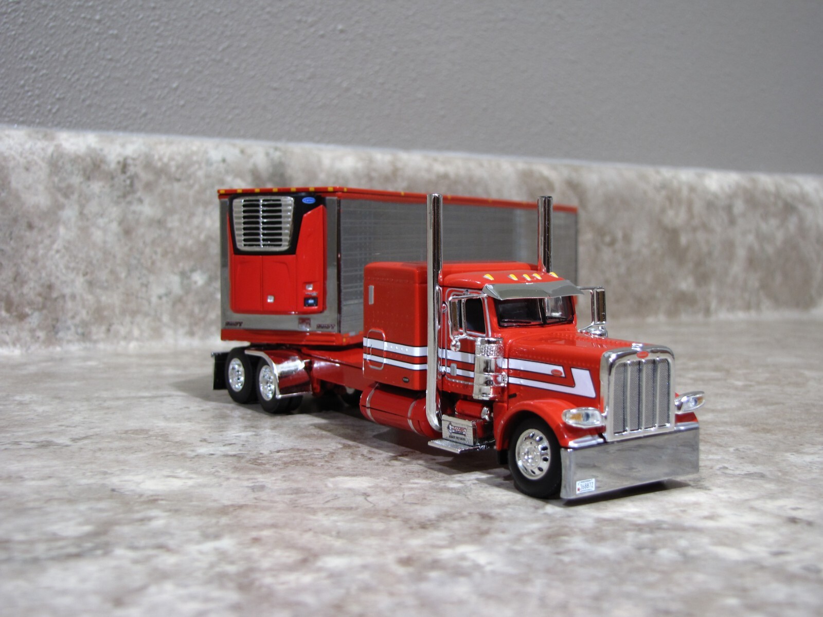 DCP 1/64 Can’t Afford It Ganski Red Peterbilt 389 Utility Refrigerated 60-1325