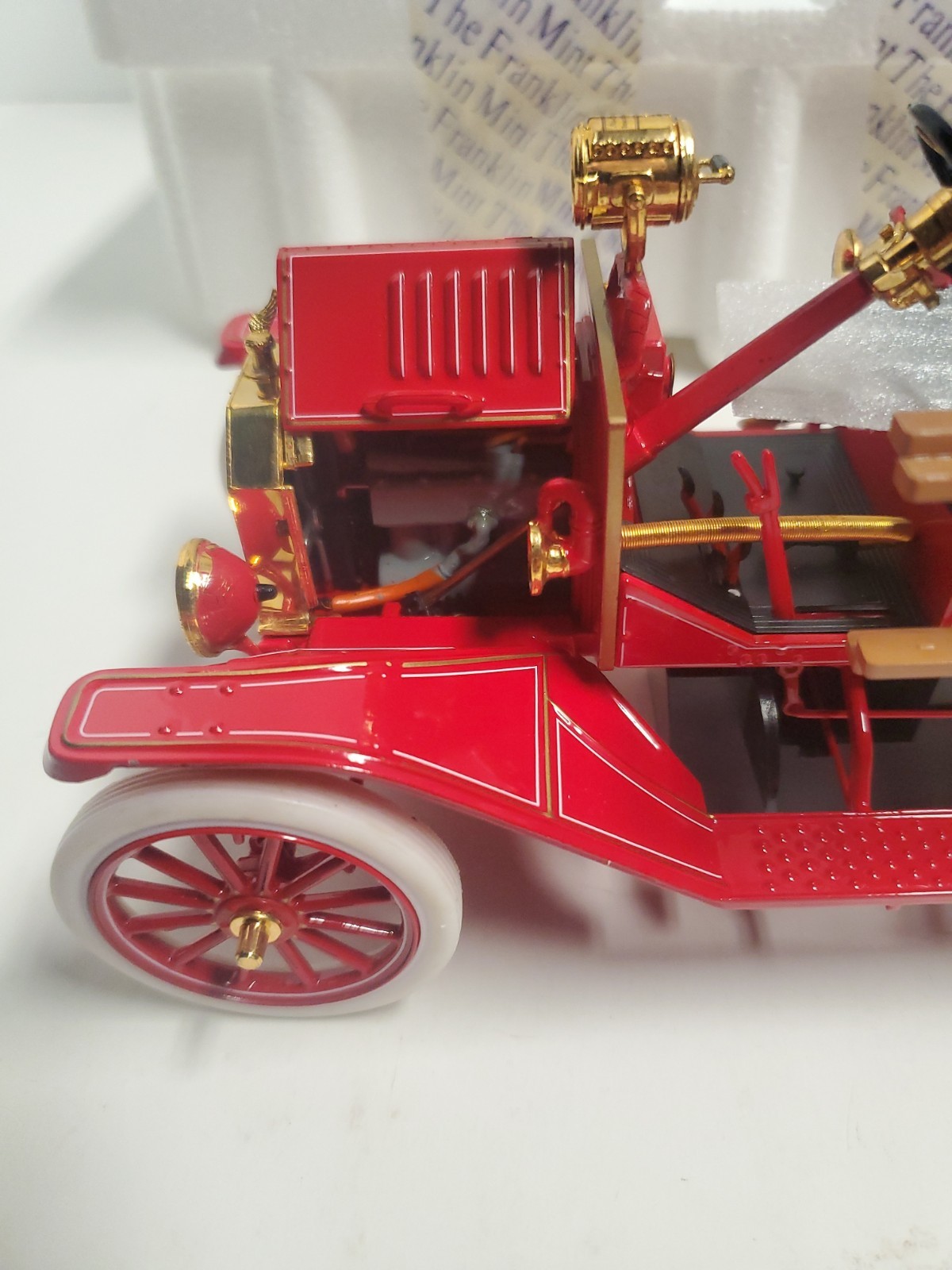 FIRE TRUCK 1916 FORD MODEL T FIRE ENGINE FRANKLIN MINT 1:16 Read Description