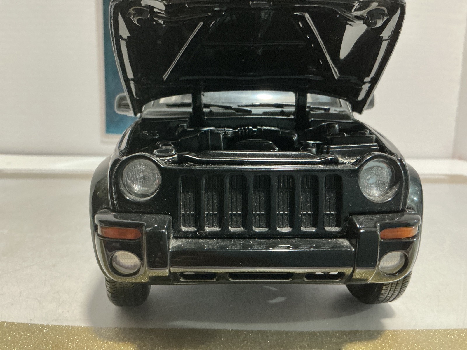 1:18 MATCHBOX JEEP LIBERTY BLACK ON TAN [NO BOX]