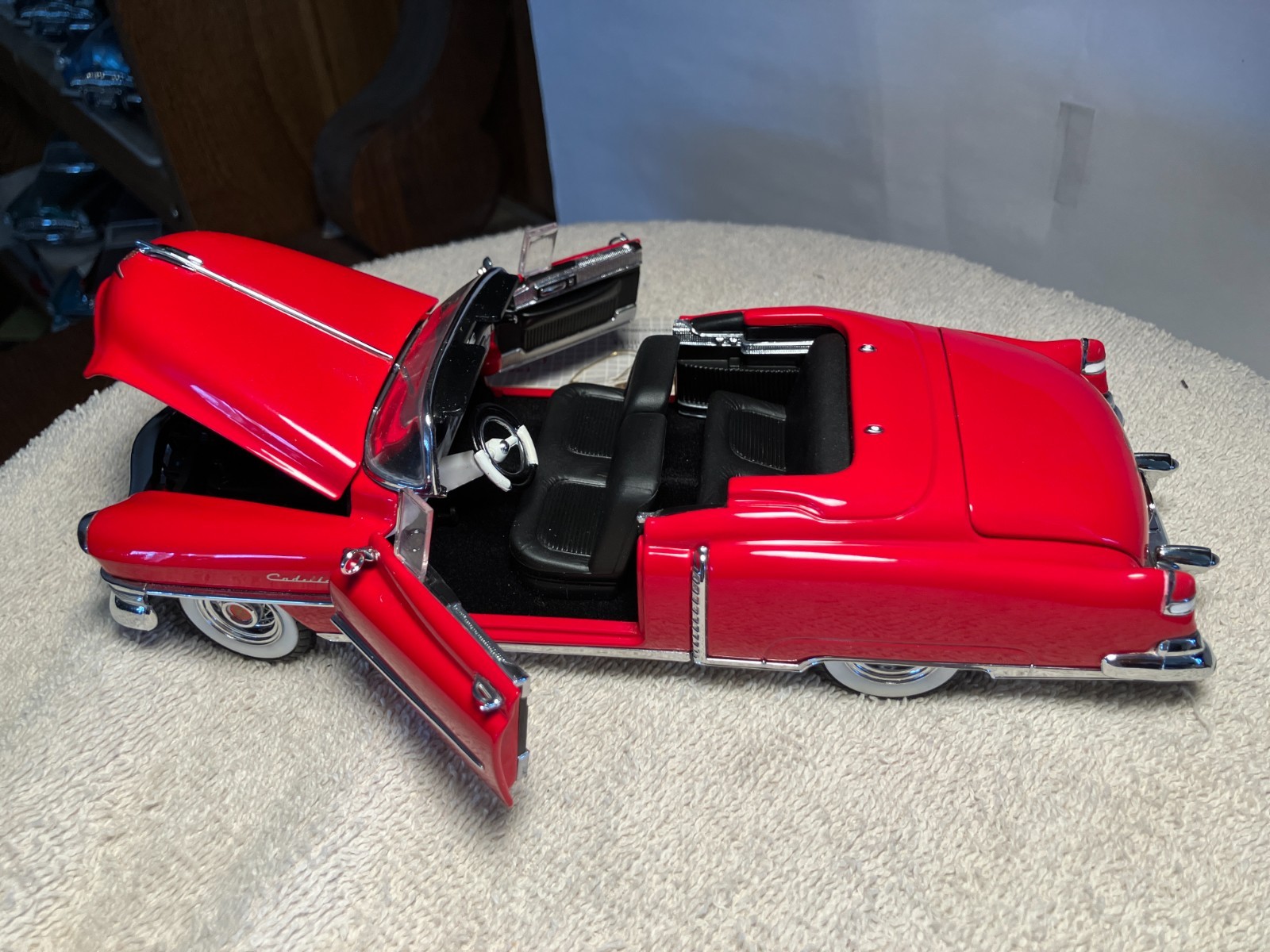 Franklin Mint 1/24 1953 Cadillac Eldorado Convertible Limited Edition – Red