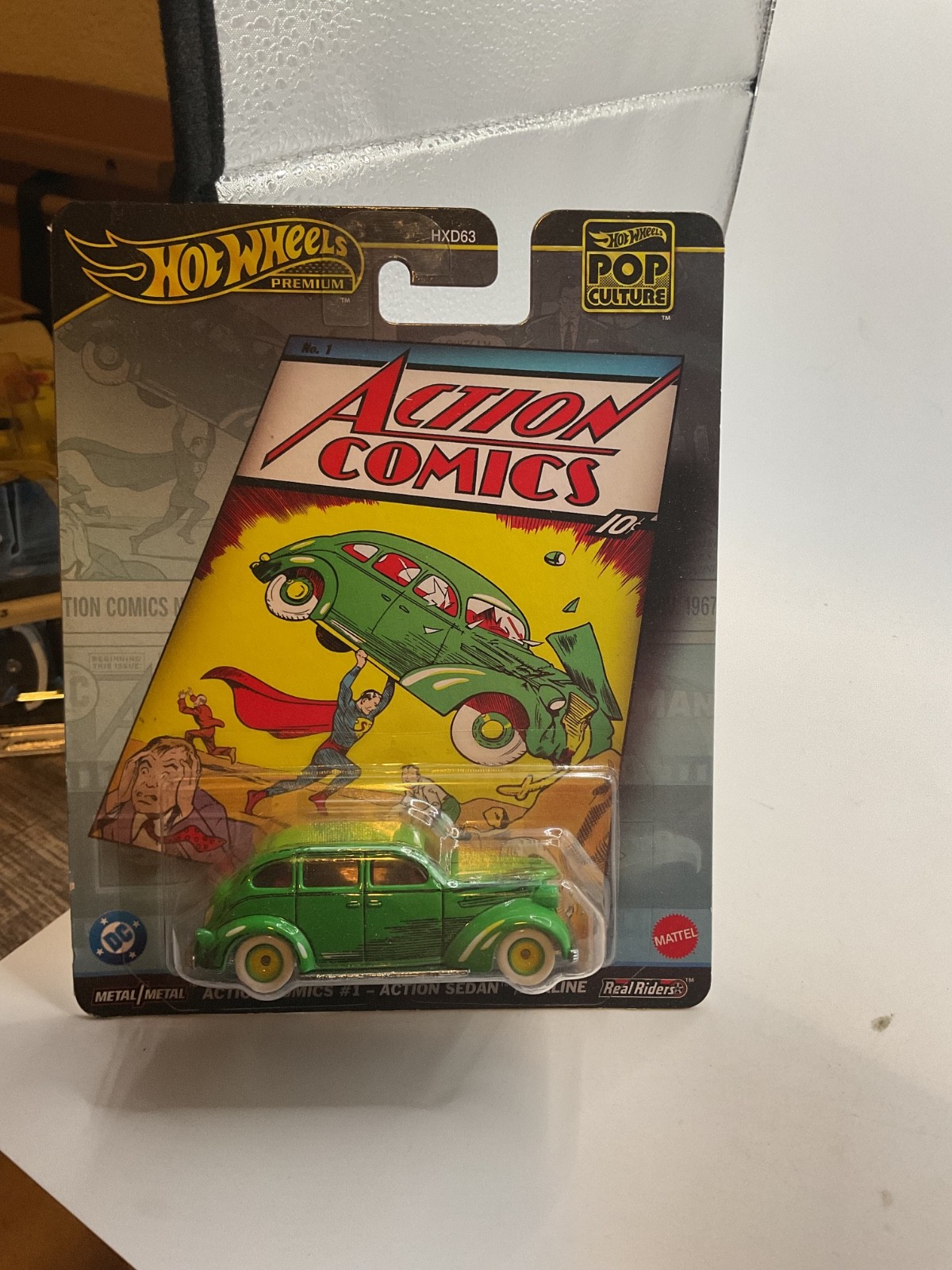 Hot Wheels Action Comics #1 Action Sedan Berline