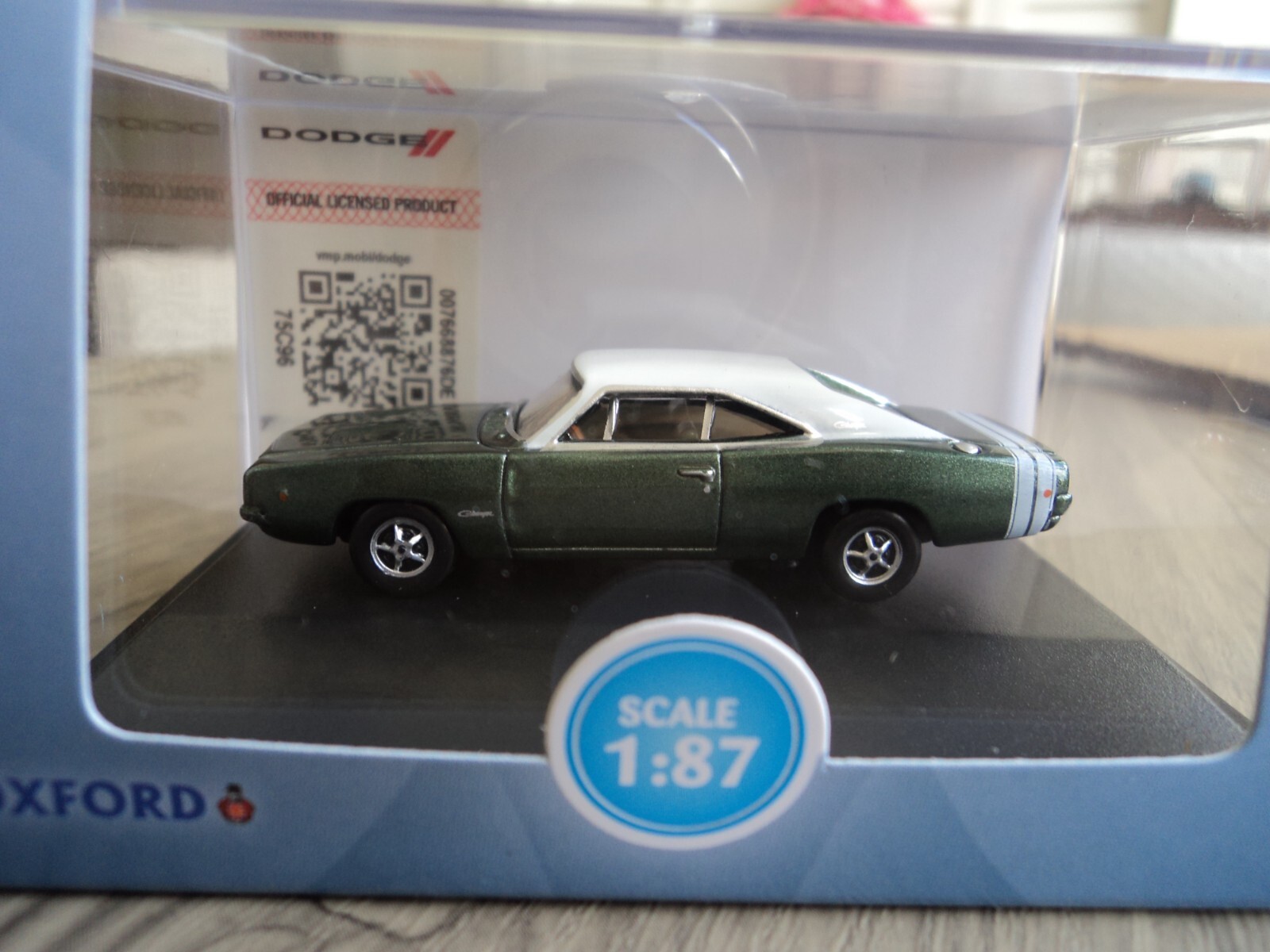 Oxford 1968 DODGE CHARGER Green and White 1/87 HO diecast car
