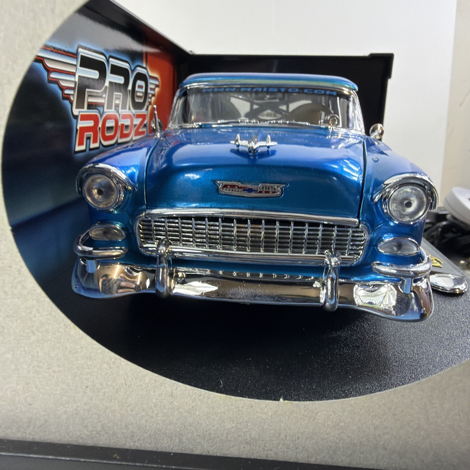 1/18 Scale Maisto Pro Rodz 1955 Chevrolet Nomad Blue With Blue Roof And Flames.