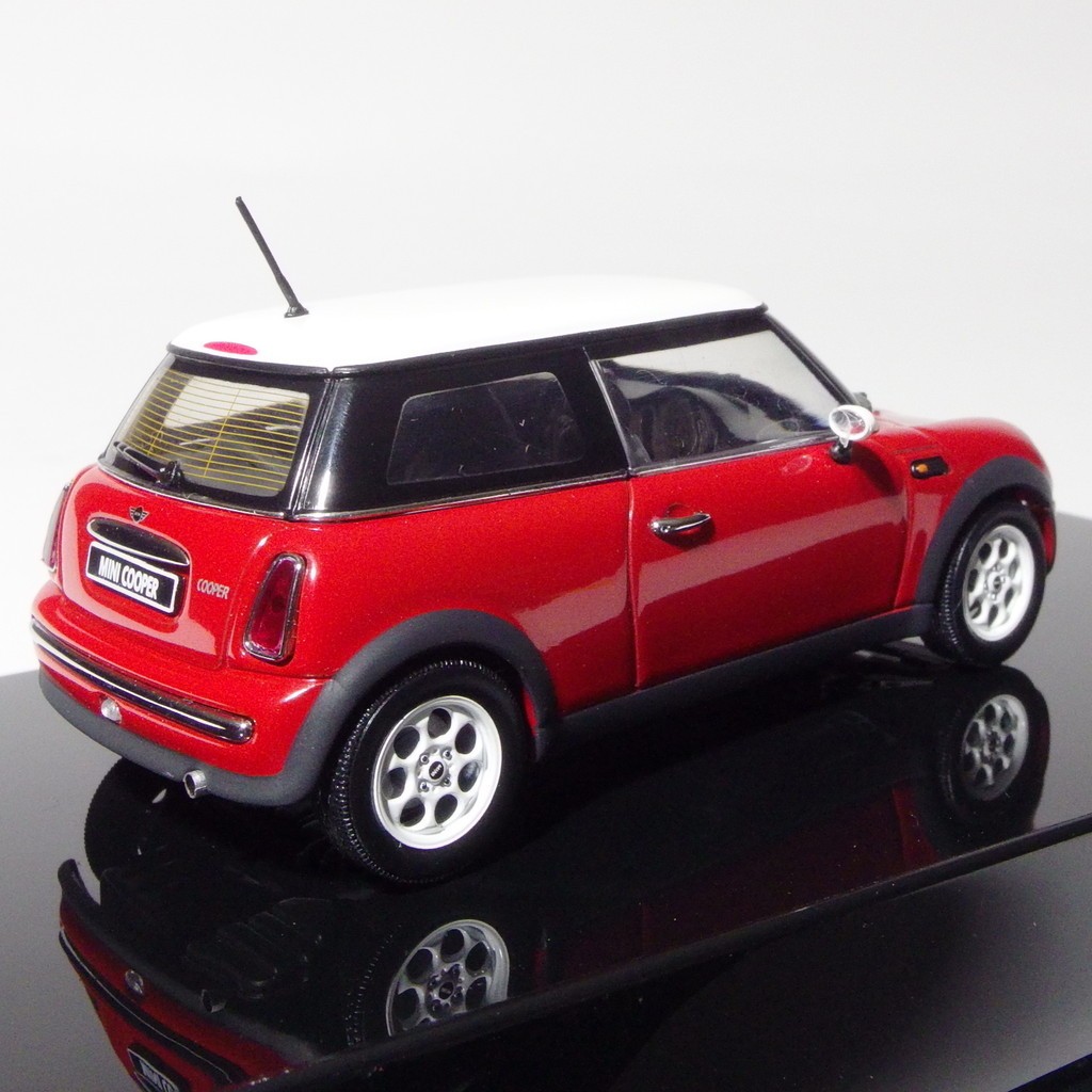 Autoart 1/43 BMW Mini Cooper Red