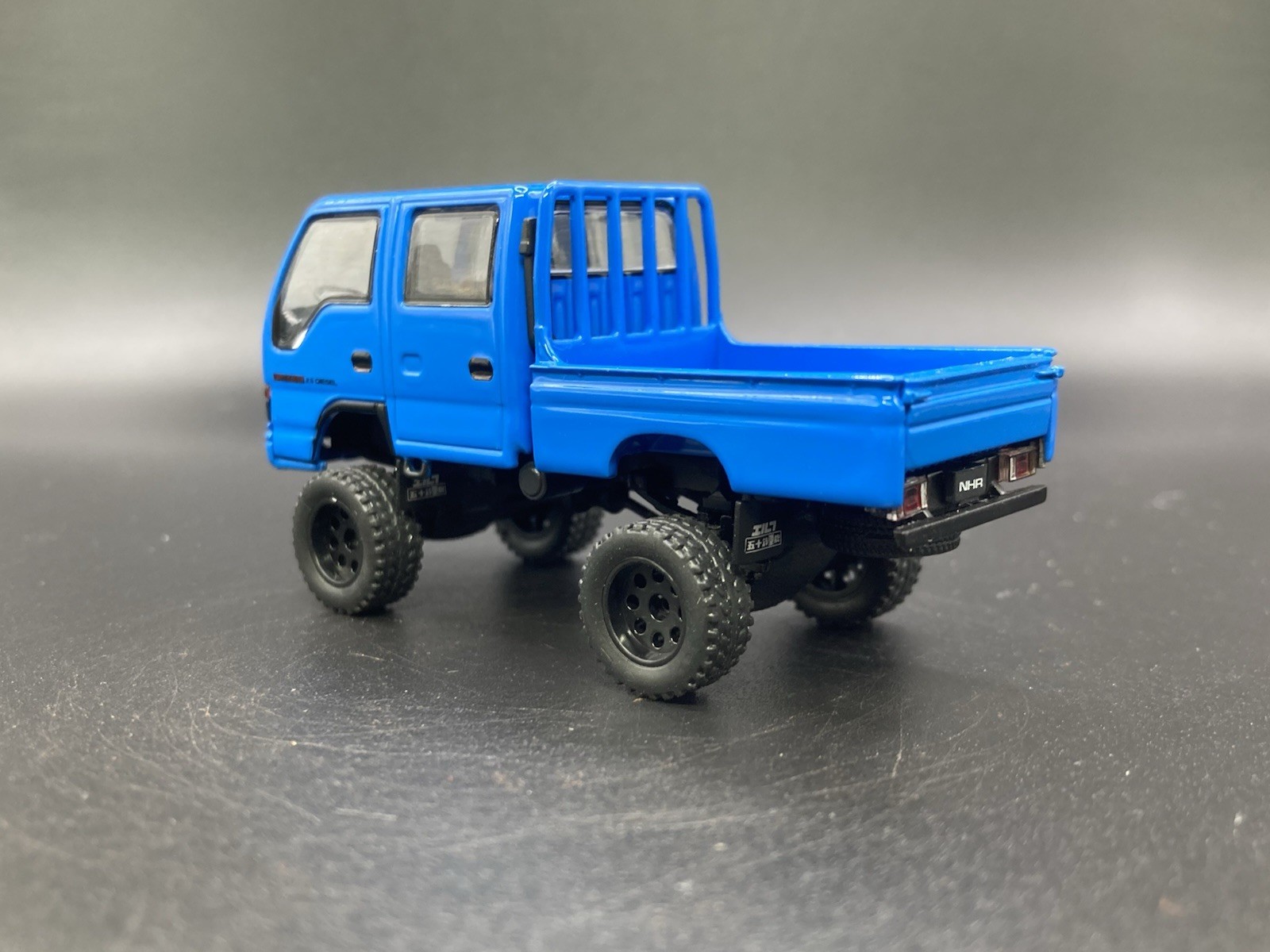 Isuzu NHR Lifted 4×4 Pickup Truck 1/64 Scale Massdi Diecast Custom Model1