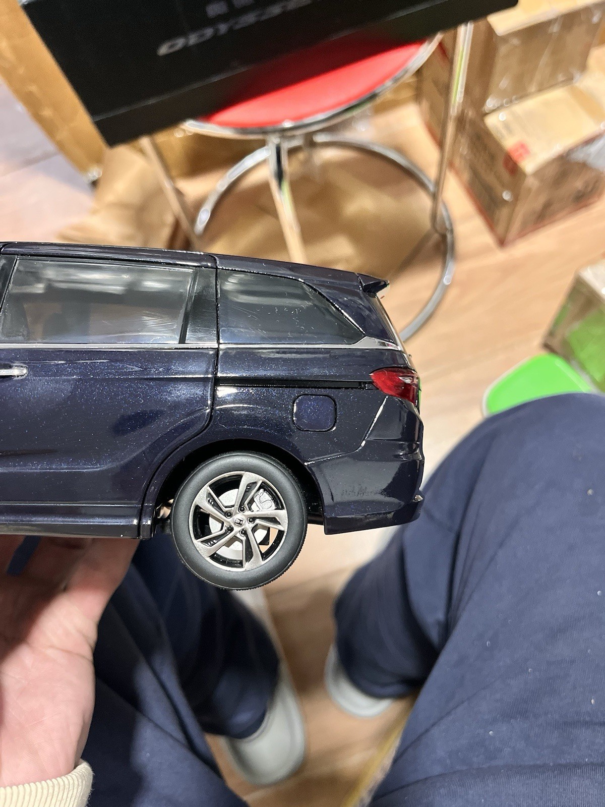1:18 Scale 2015~2018 Honda Odyssey Obsidian Blue Pearl Diecast Model With Base