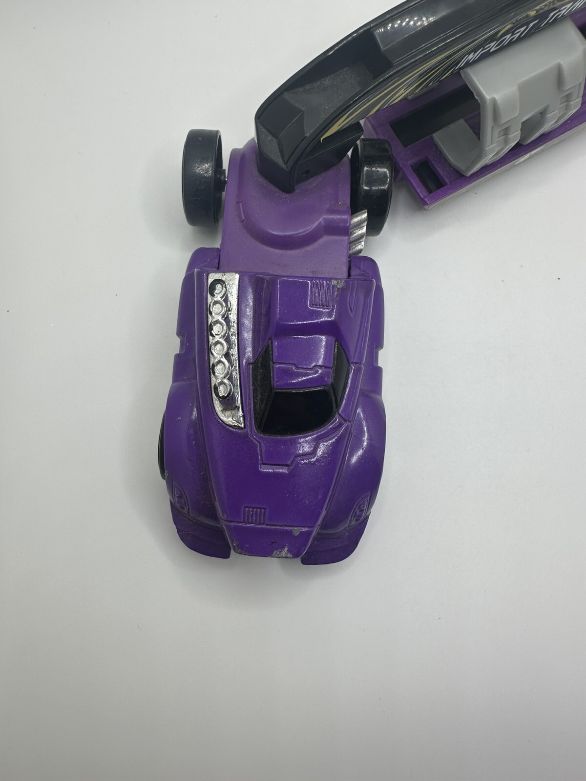 2004 Hot Wheels Truckin’ Transporters #B3910 Rampage Purple Truck & Trailer
