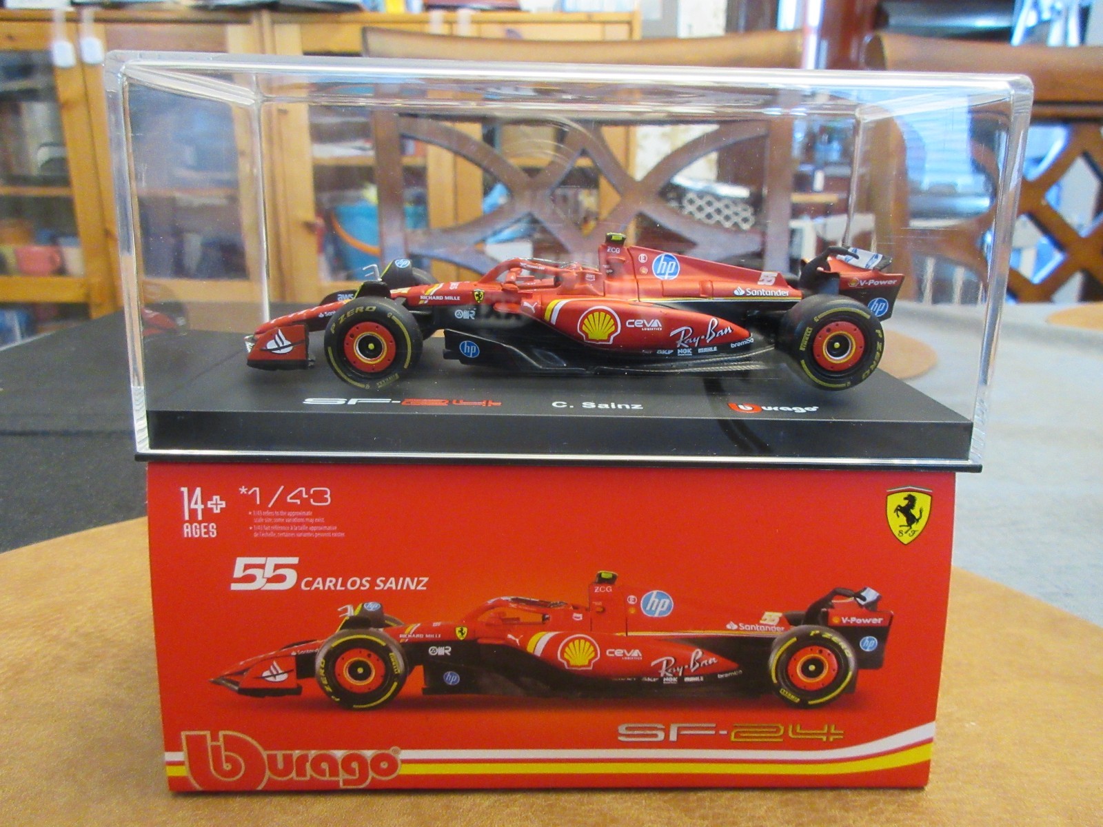 1:43 Bburago Premium F1 SF-24 Carlos Sainz 55 Ferrari Shell Formula 1 Racing Car