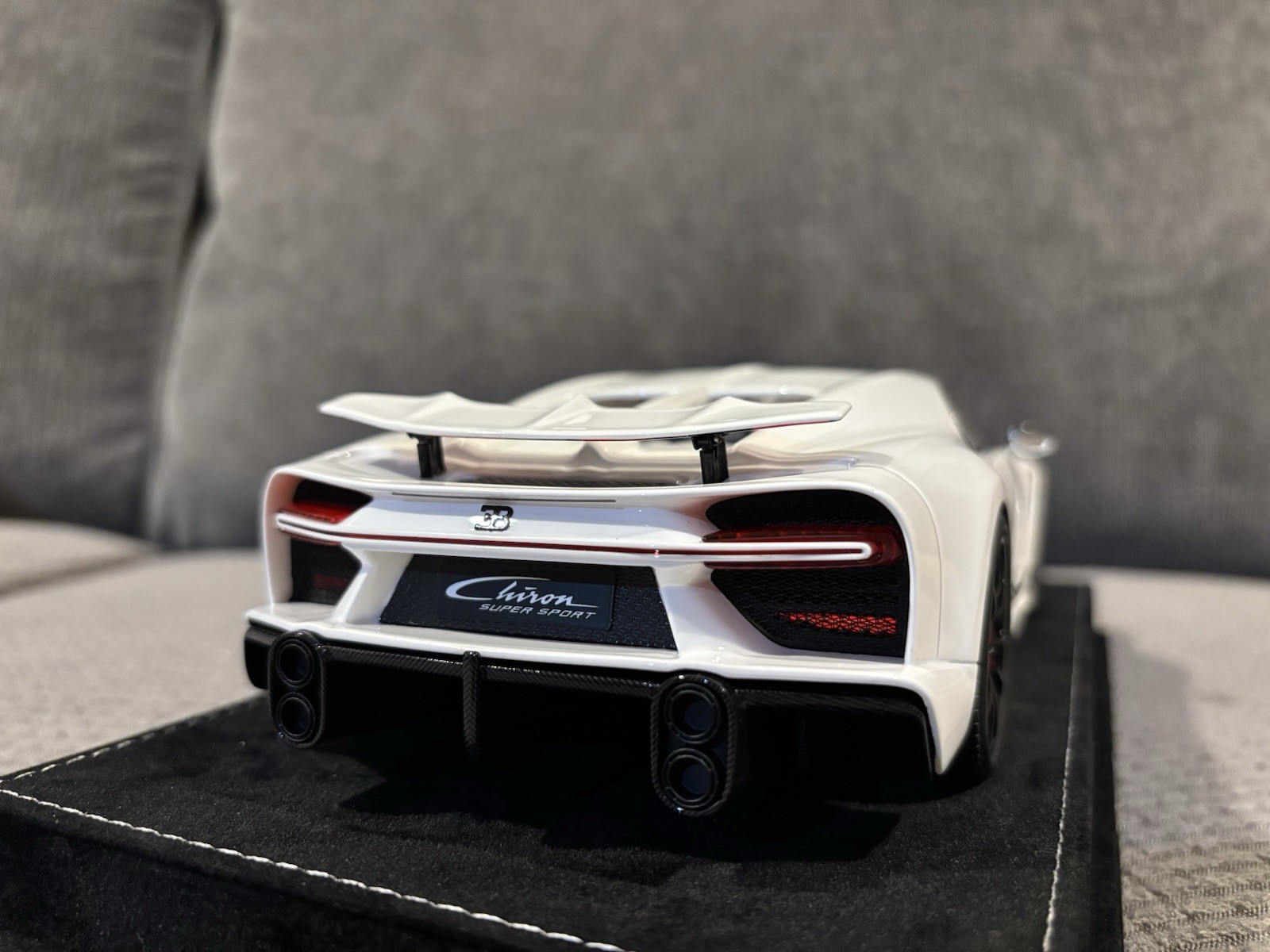 1/18 HH Henson & Heaven Bugatti Chiron Super Sport White/Red Limited 30pcs
