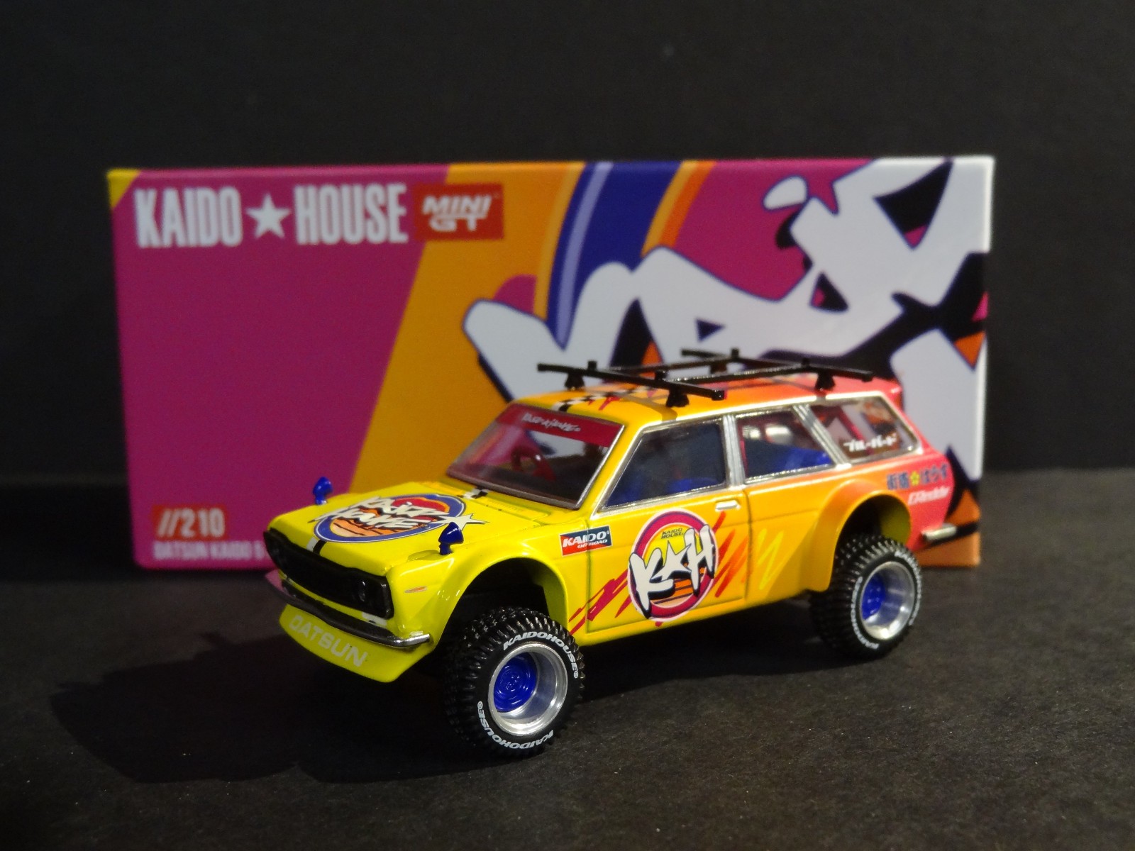 KAIDO HOUSE x MINI GT – DATSUN 510 WAGON 4X4 KAIDO ISLANDS V1 #KHMG210 -SEALED