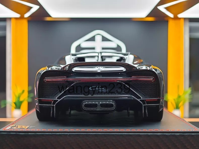 BBA Model 1/18 Bugatti Chiron Profilée Metallic Red Car Model
