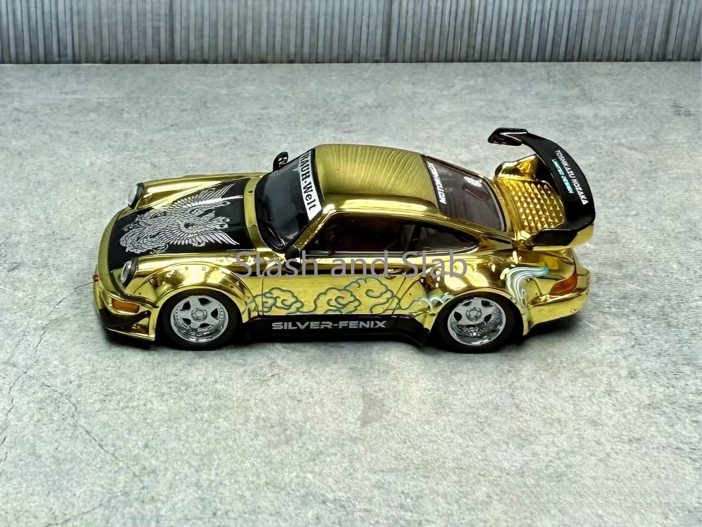 MOTORHELIX 1:64 RWB 964 Silver-Fenix Gold Chrome Toshikazu Nozaka Art 1299