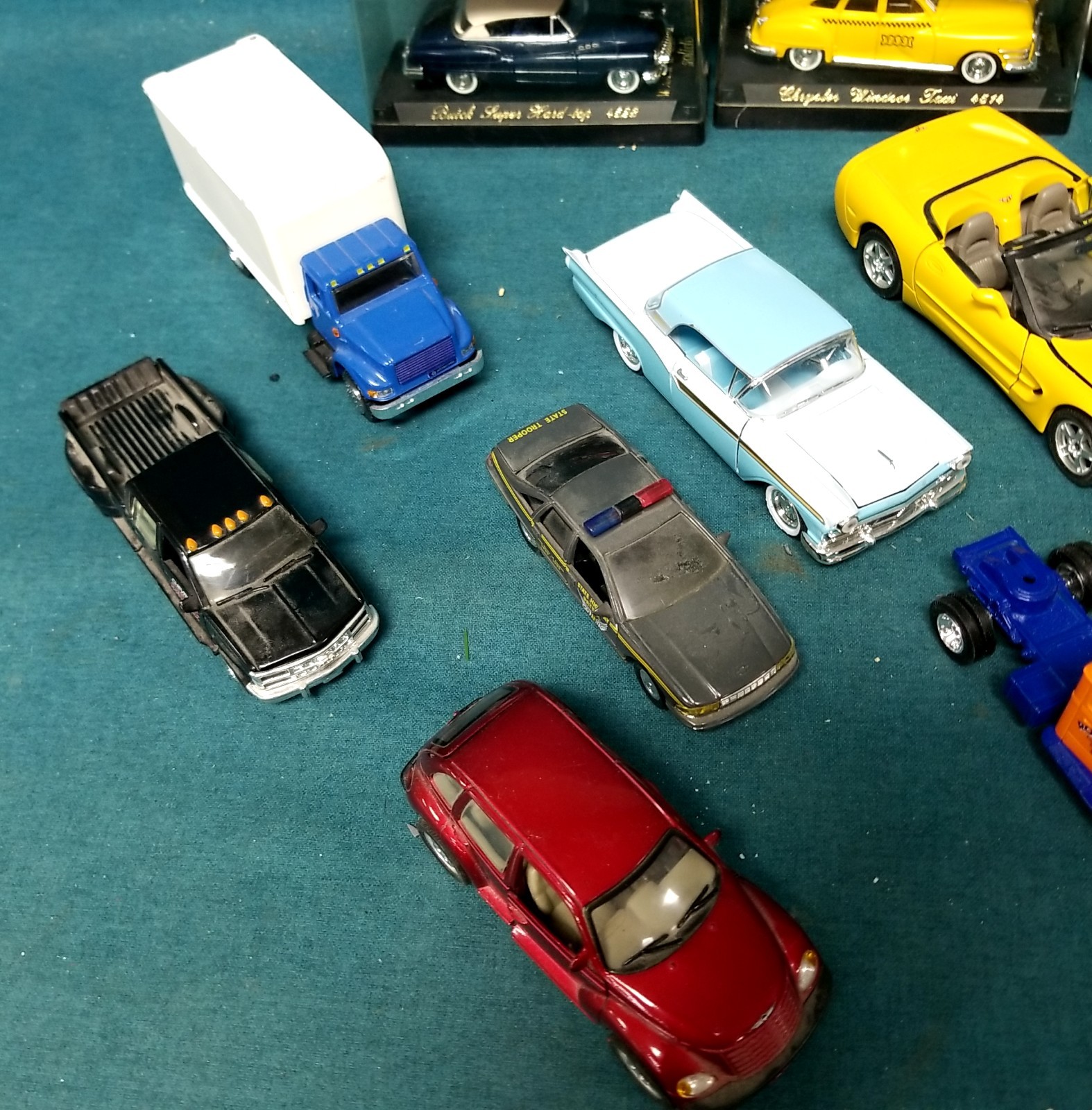 Mixed Size Huge Collectible Lot of Die cast Model Cars Muscle VTG Mix Condition