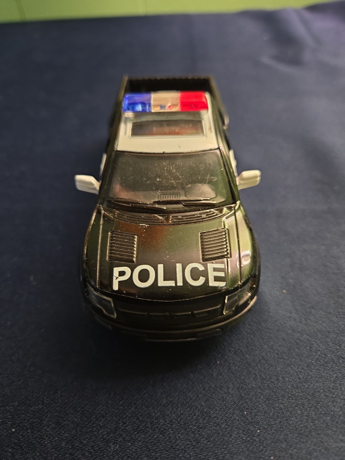 Kinsmart 2013 Ford F-150 Police SVT Raptor SuperCrew 1/46 Scale B&W Diecast