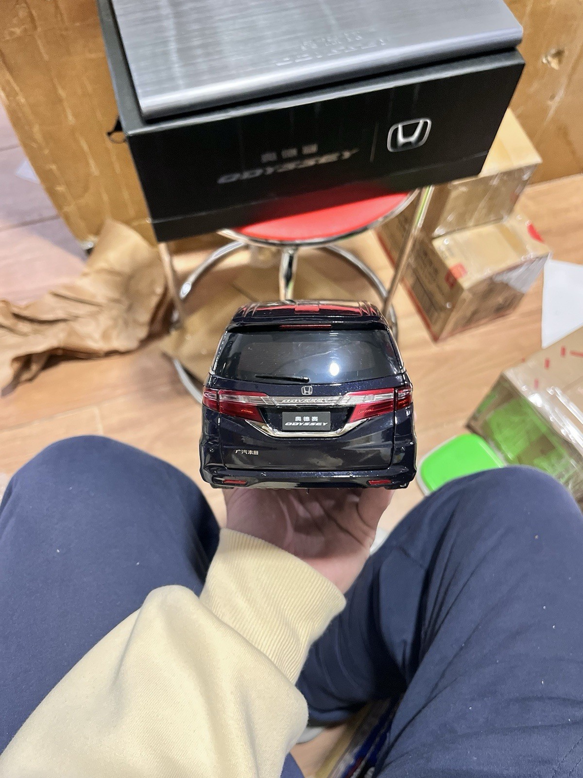 1:18 Scale 2015~2018 Honda Odyssey Obsidian Blue Pearl Diecast Model With Base