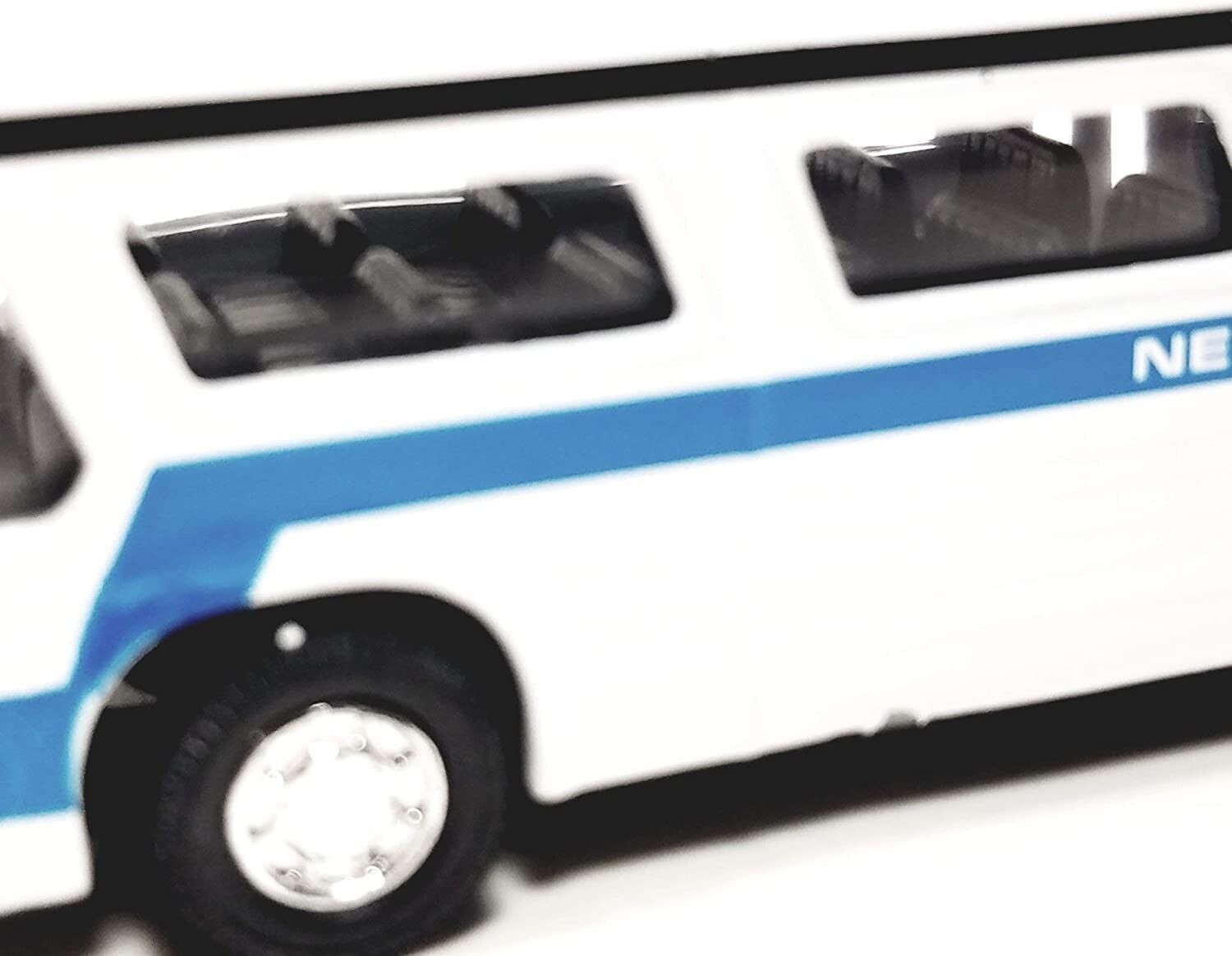 Showcast Classic New York City Central Station White City Bus 1/64 Scale Diecast
