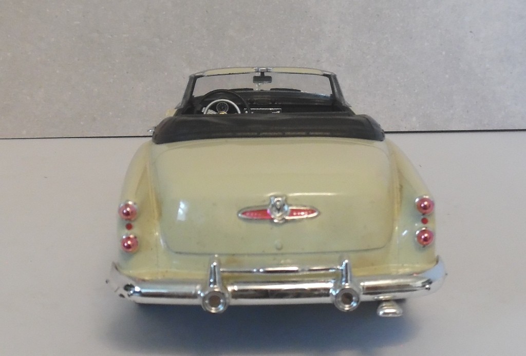 Diecast Cream 1953 Buick Skylark 1/24 Welly Pre-Owned