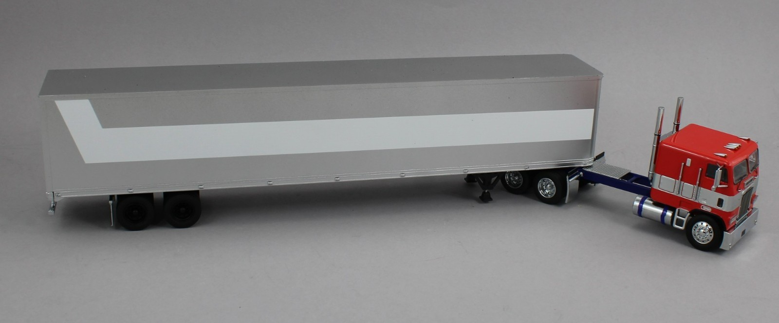 1:64 *596 Models* TRANSFORMERS Optimus Prime Freightliner COE Semi *NIB*
