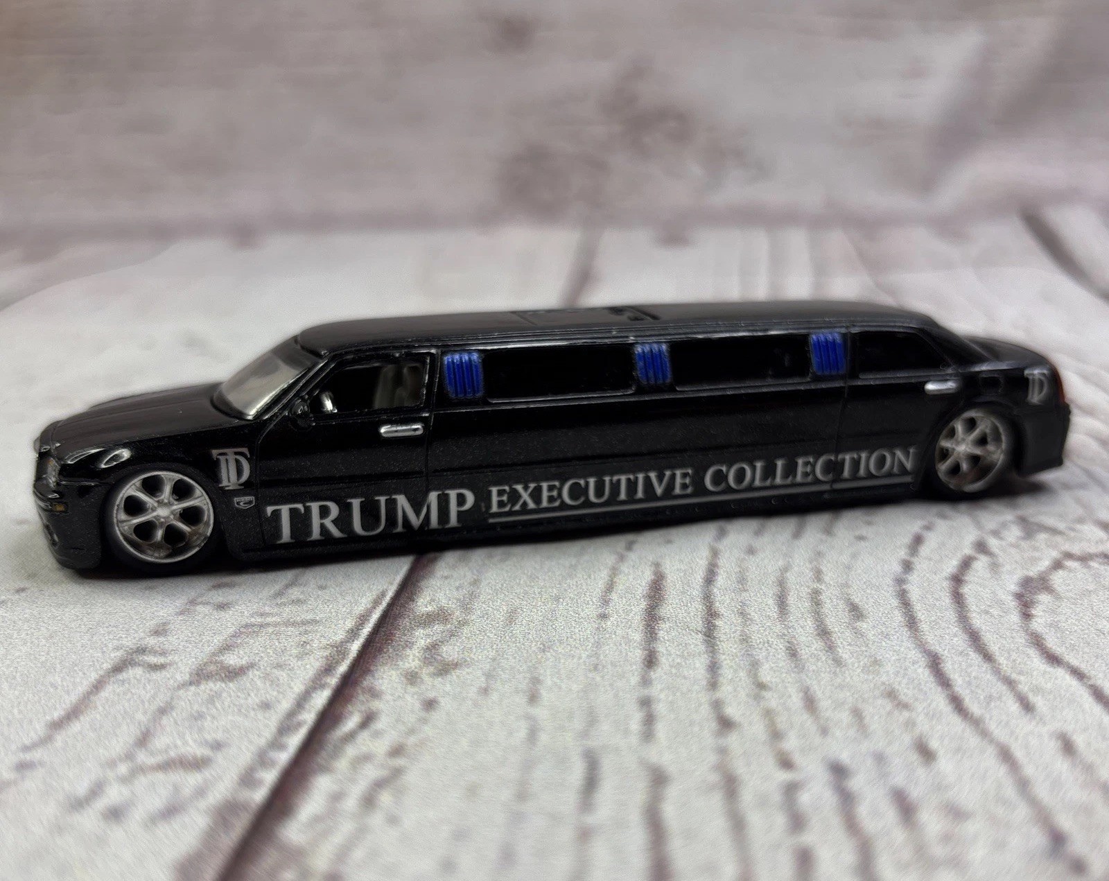 Trump Executive Diecast Collection Chrysler 300C Hemi Limo By Maisto 1/64 Scale