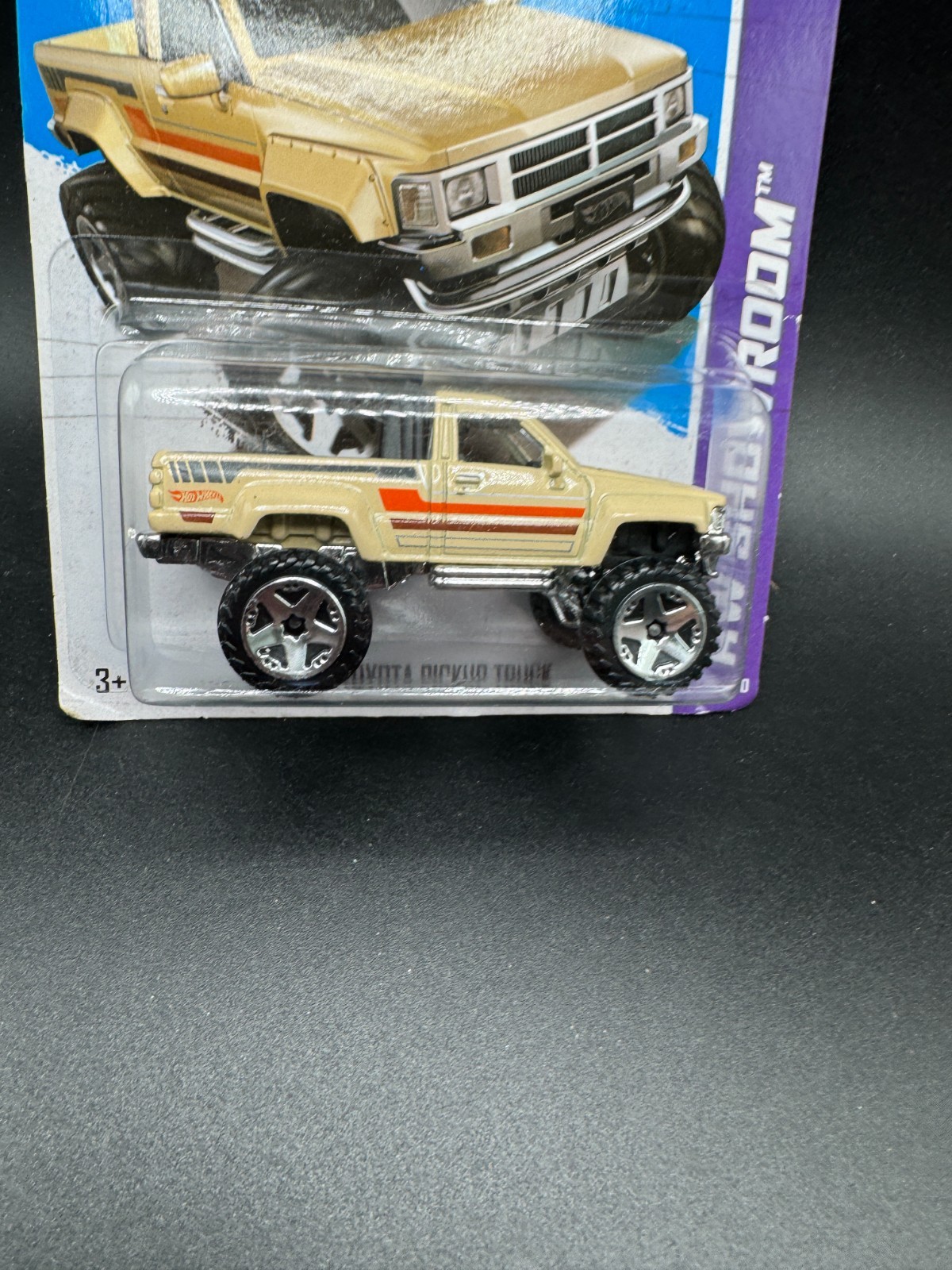 Hot Wheels HW Showroom 1987 Toyota Pickup Truck 165/250 Tan HC9 – C5