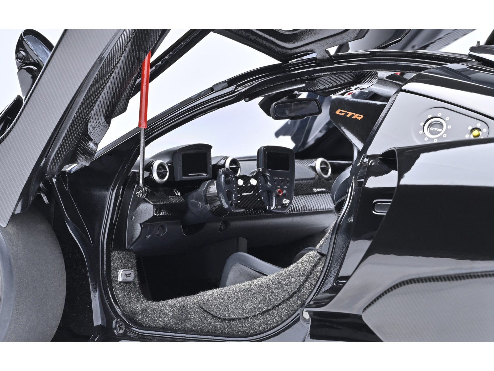 MCLAREN SENNA GTR ONYX BLACK 1/18 MODEL CAR BY AUTOART 81954