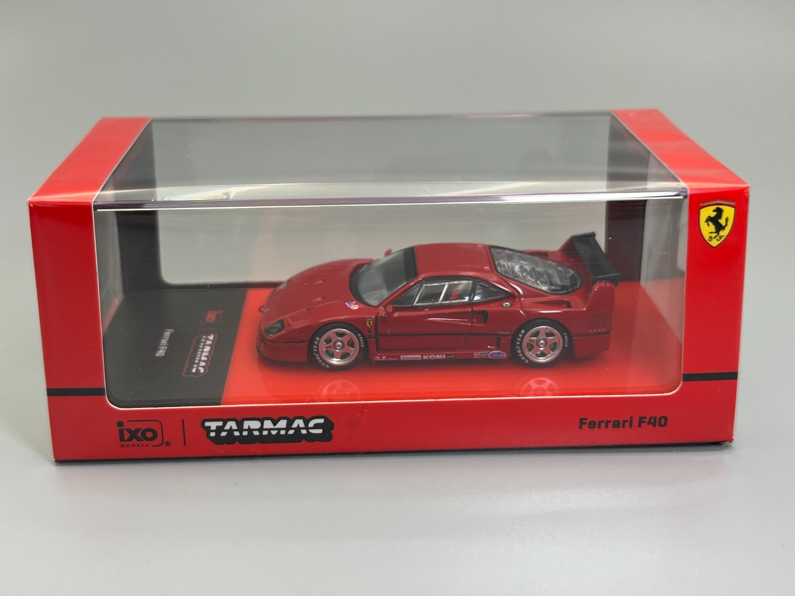 Ferrari F40 Rosso Corsa Tarmac Works Road64 1/64 scale with Display Case