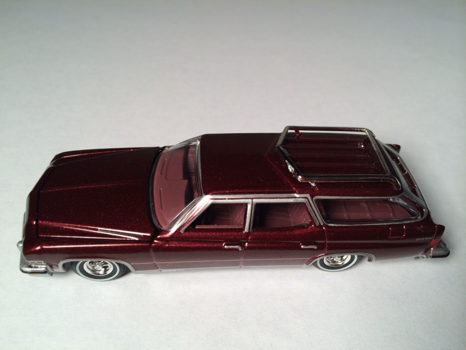 Auto World AW GM 1974 Buick Estate Station Wagon 1:64 1/64 Burgundy Model Car