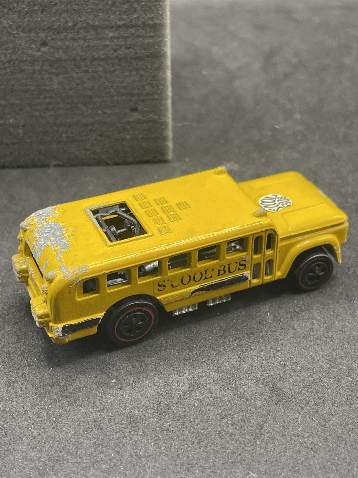 Vintage 1970 HOT WHEELS S’Cool Bus The Heavyweights Yellow Redline Decals 21