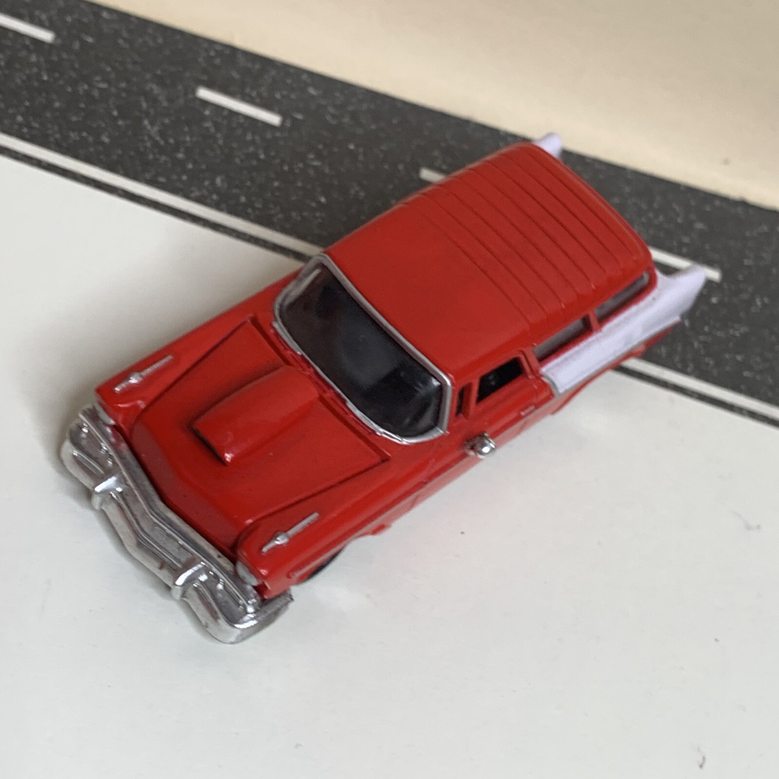 1997 Racing Champions Hot Rod Series #65 ’56 Chevy Nomad Wagon Red/White 1:64 NM