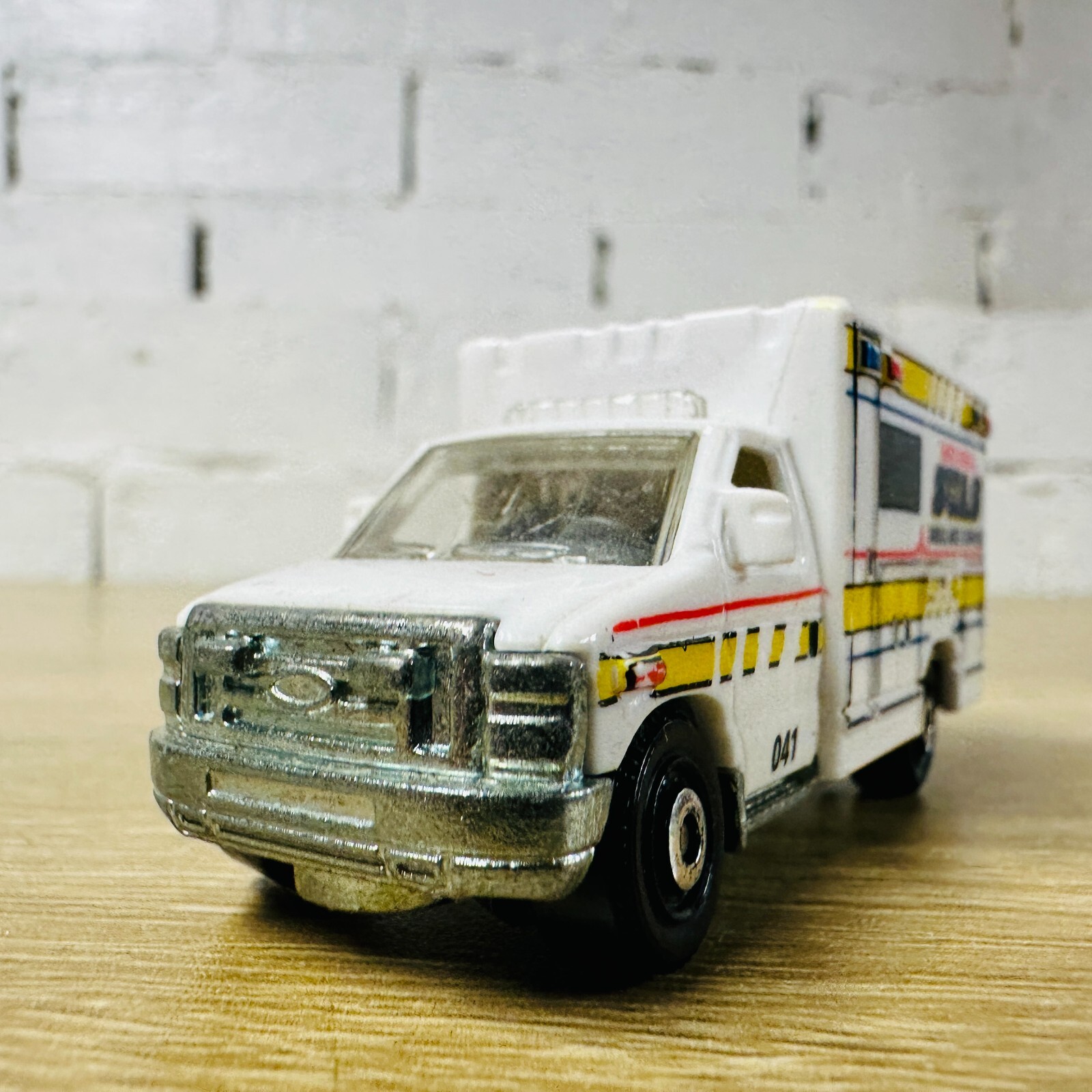 Ford E350 Ambulance White SUAS Santa Ursula 2015 EMT 5 Pack MB944