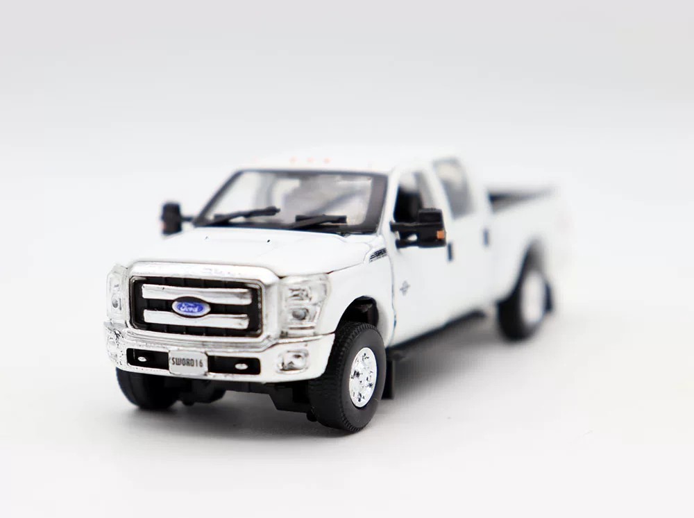 Metal 1/64 Scale Ford F-250 Double Seat Pickup Truck in White Diecast Alloy Toys