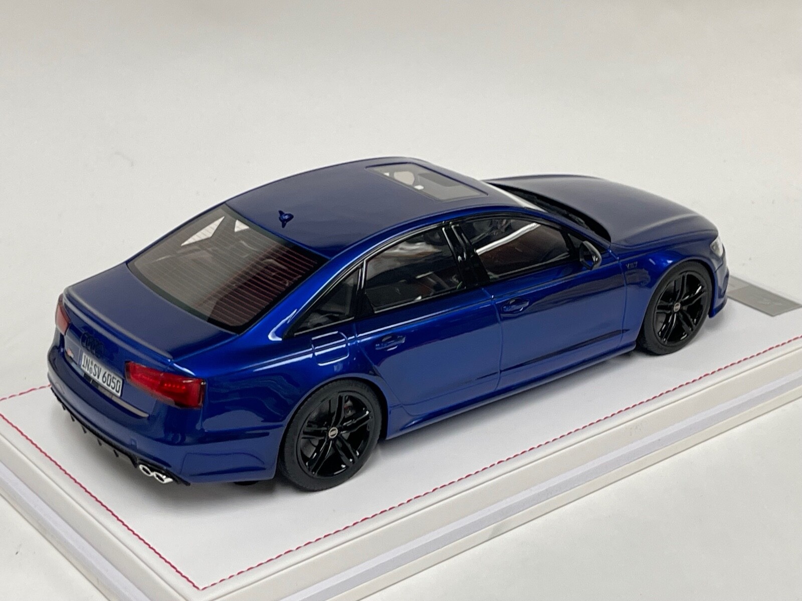 1/18 Ivy Models Audi S6 in Racing Blue Mica Leather Base limited 39 pcs