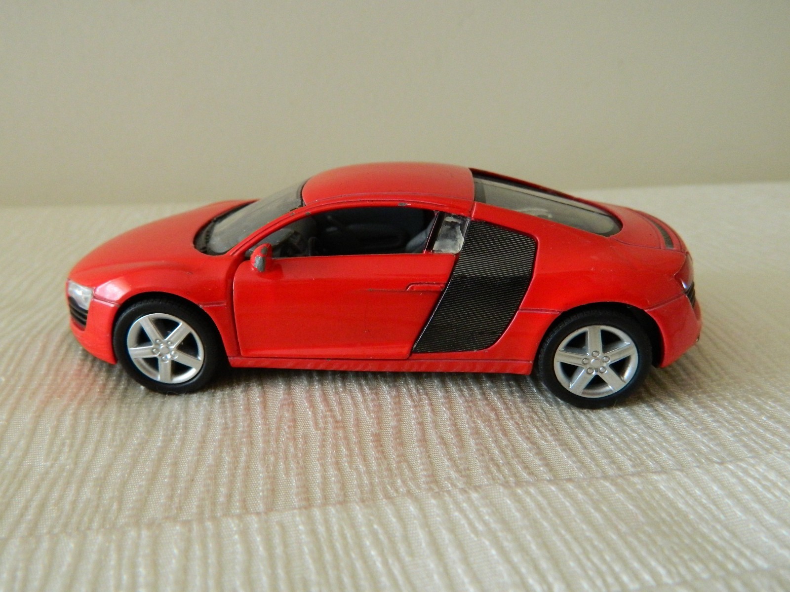 Audi R8 Red KiNSMART TOY Car Model KT5315 1/36 Scale Diecast Metal Open Doors