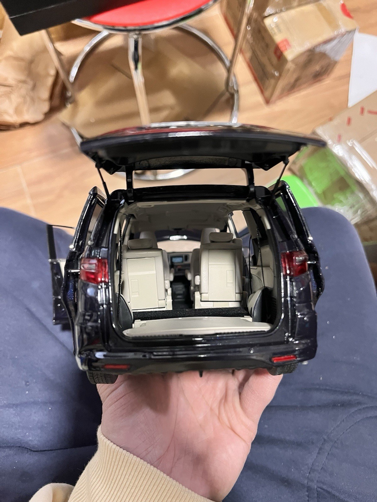 1:18 Scale 2015~2018 Honda Odyssey Obsidian Blue Pearl Diecast Model With Base