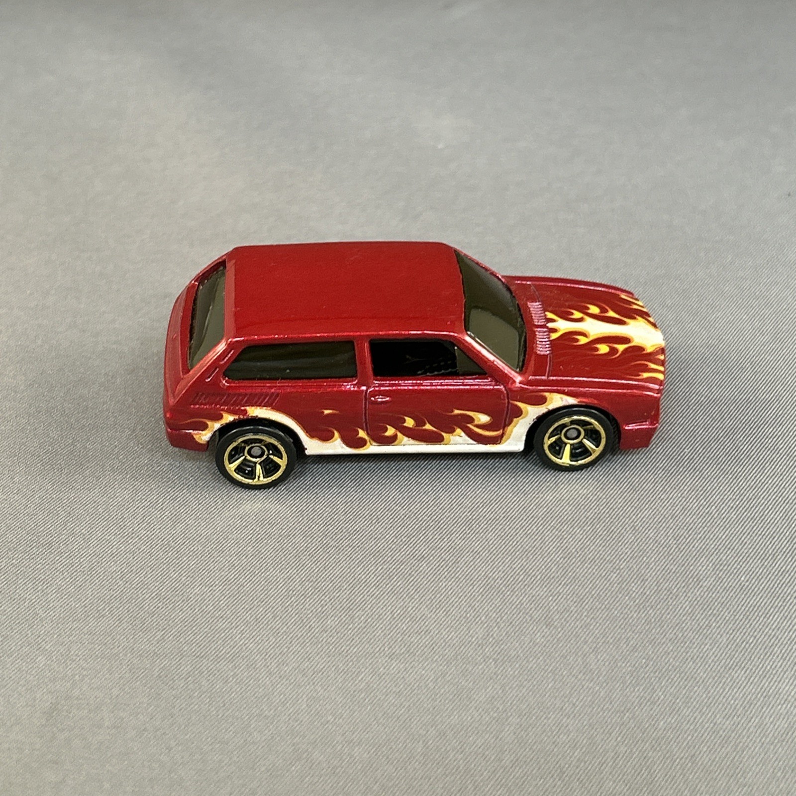 2012 Hot Wheels Heat Fleet – Volkswagen Brasilia – Red w/ Flames