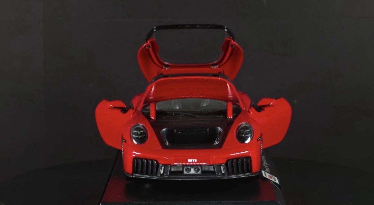 Porsche 911 Targa 4 GTS (992.2) 1:18 Maisto Exclusive Style Special Edition red
