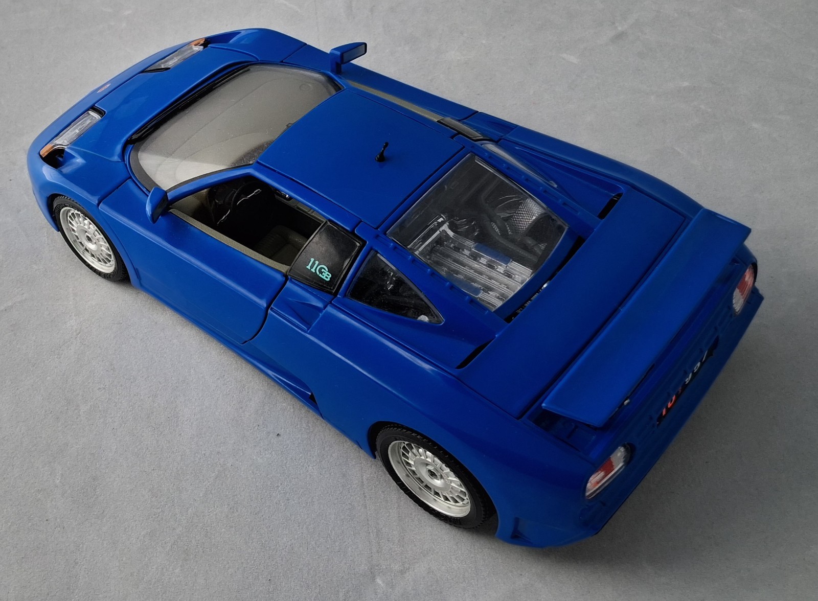 1991 Bugatti EB 110 1:18 Diecast (Blue) : Burago