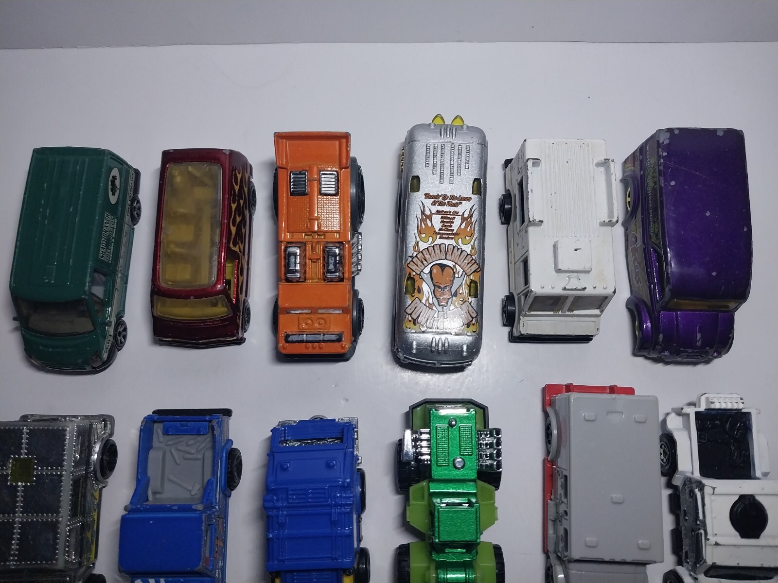 Lot 18 Hot Wheels & Matchbox Truck Bus Jeep Ect Please See Photos