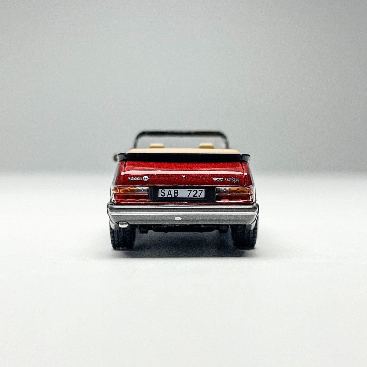 Saab 900 Turbo Adjustable 1:64 Red Die Casting Model Car Collecting Gifts