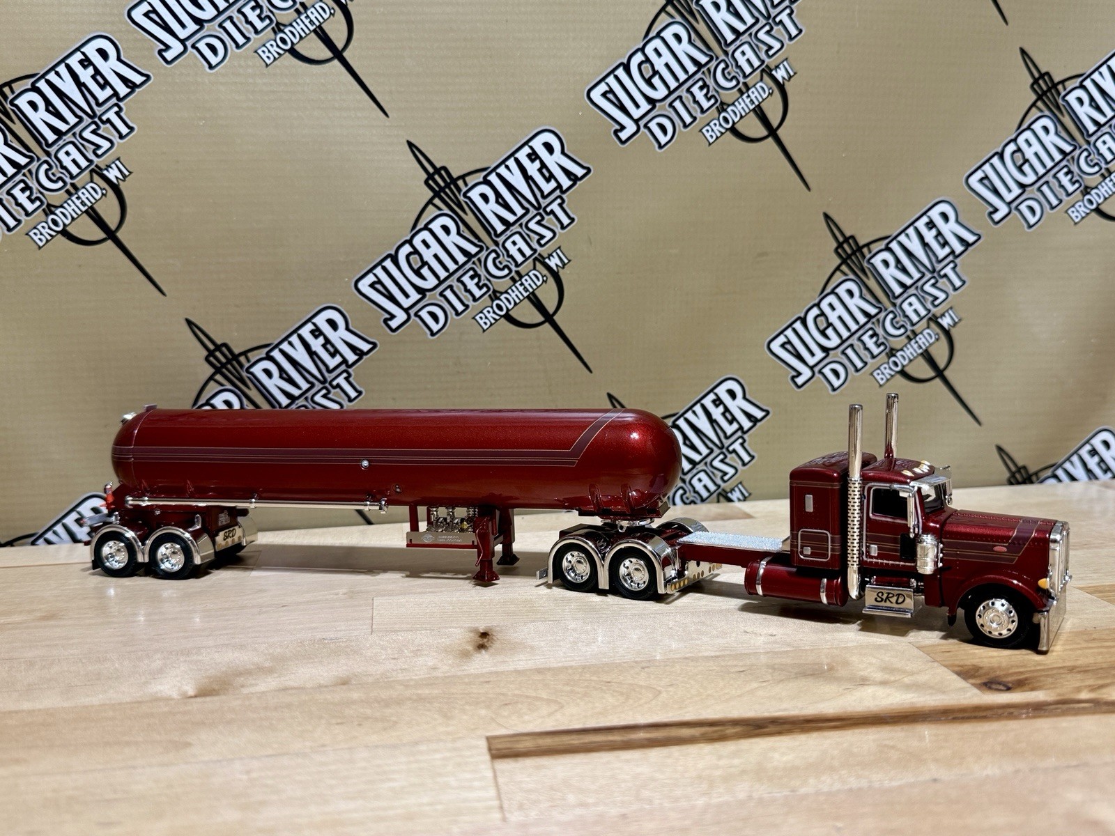Dcp 1/64 Peterbilt semi Truck And propane tanker trailer Farm Toy